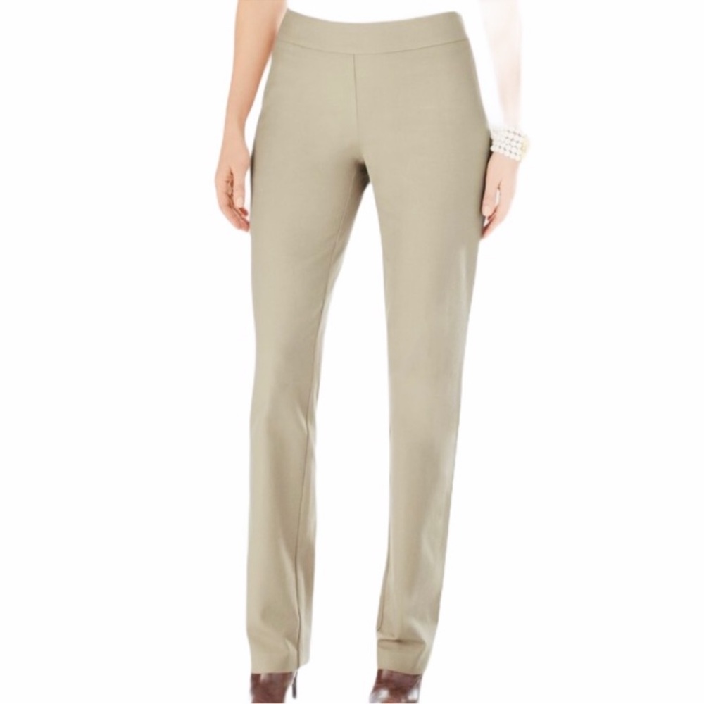 NWT Chico’s 2.5 Short Getaway Side Zip Pant in Khaki 14P